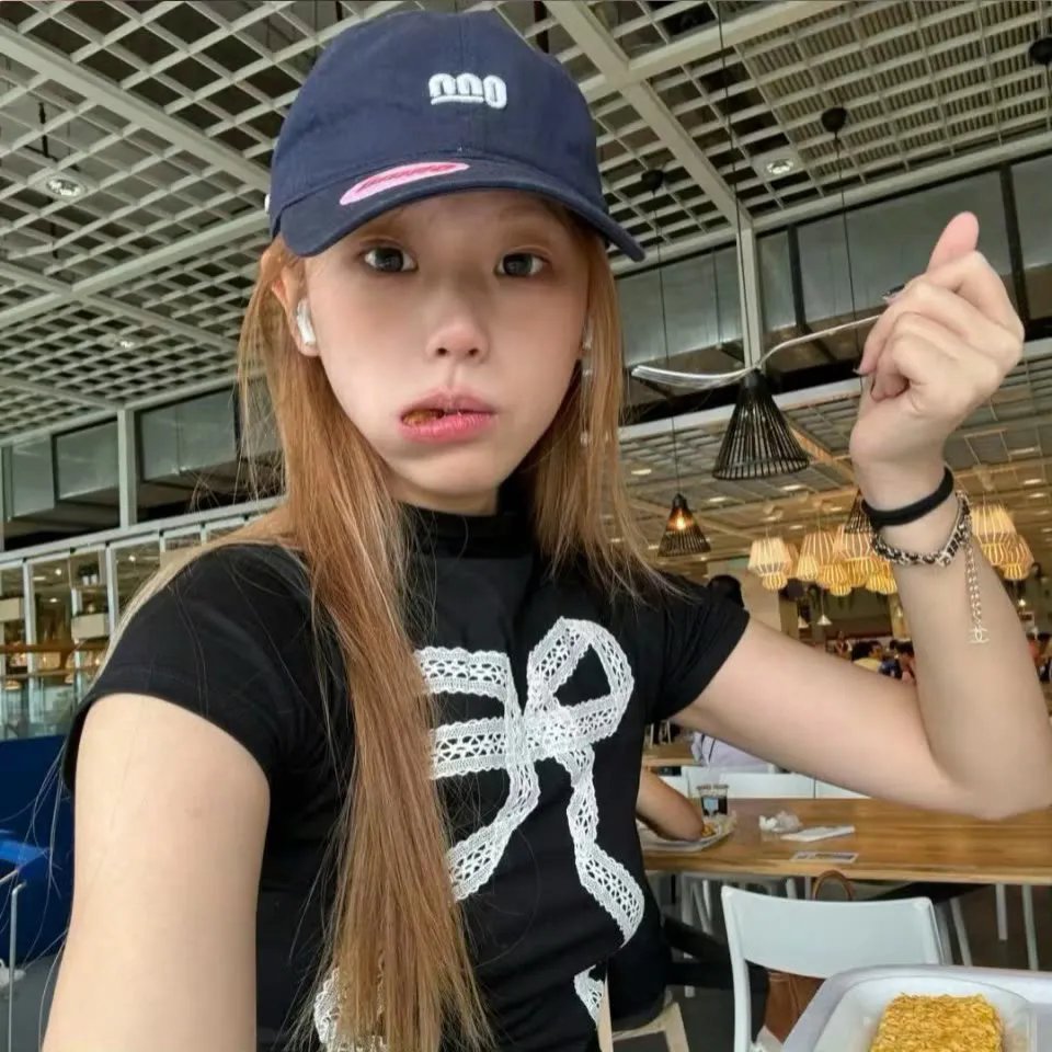 踉跄女孩
